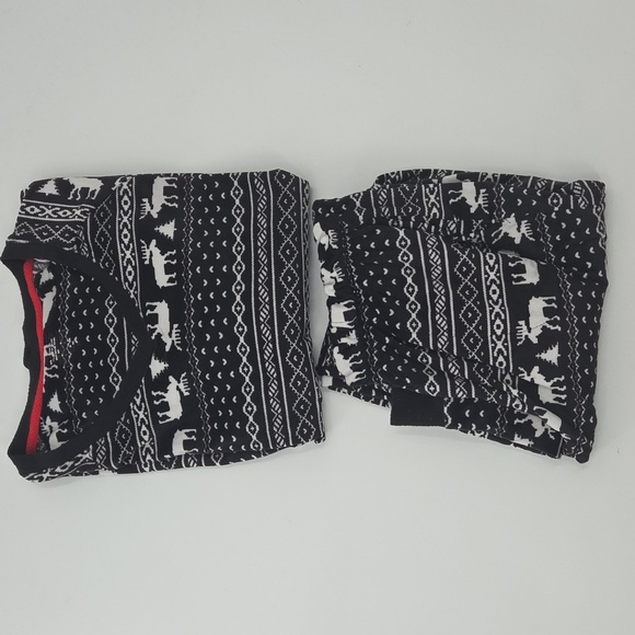 Cuddl Duds Black and White Velour Pajamas - Picture 15 of 16